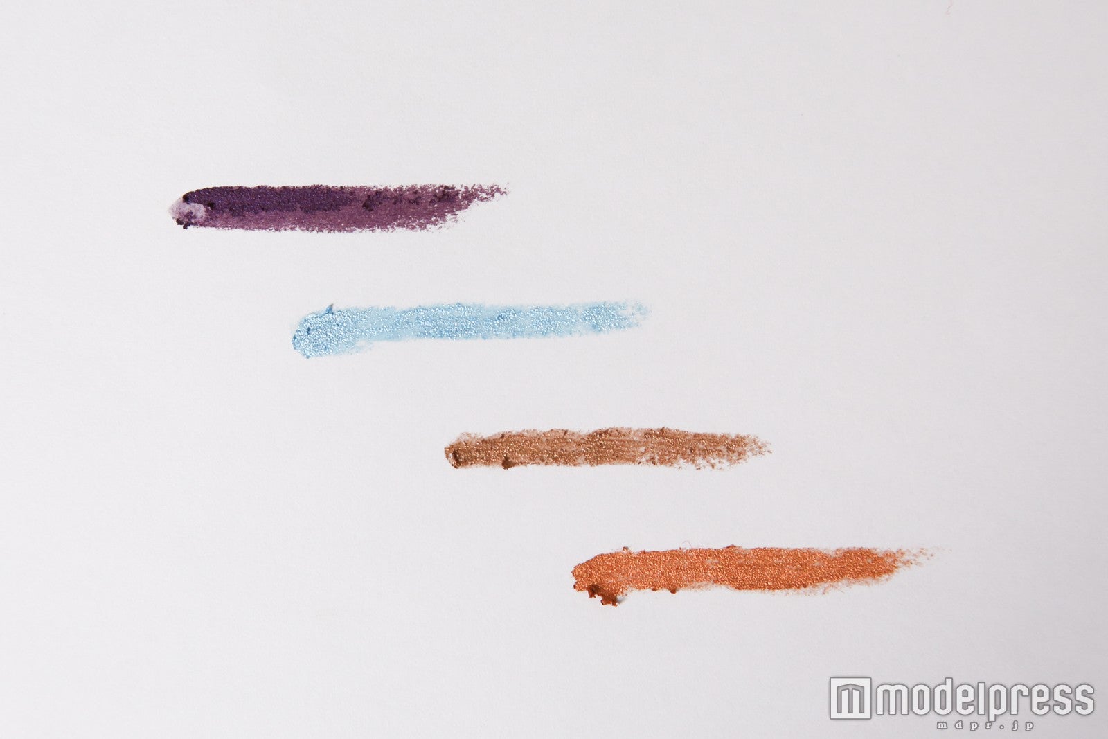 （上から）限定色：8263、限定色：8264、8265、8266（C）モデルプレス