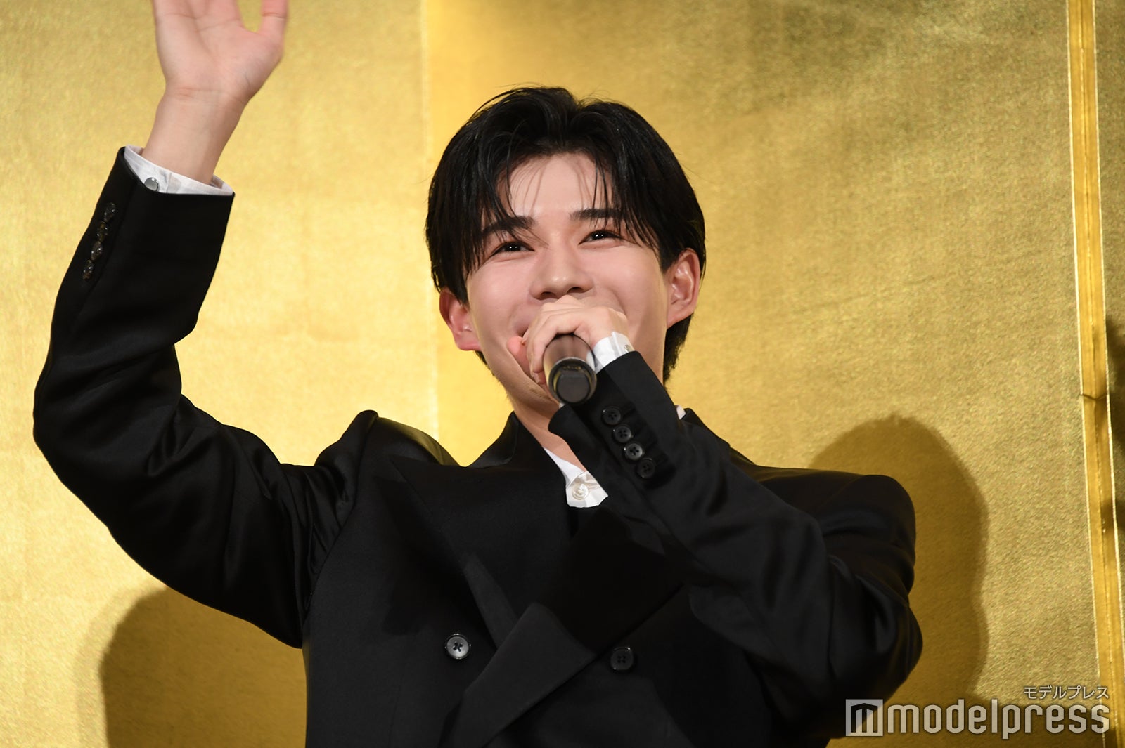 長尾謙杜「TEAM NACSで～す！」（C）モデルプレス