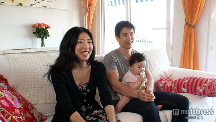 「世界の日本人妻は見た」スイスの日本人妻・エリコさん、夫・ヤニックさん、長女・エミちゃん/画像提供:毎日放送