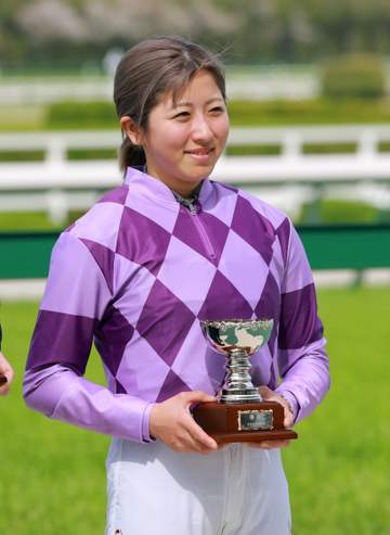 今村聖奈がジュウリョクピエロで忘れな草賞を2馬身半差の快勝！「最後ははじけてくれましたね