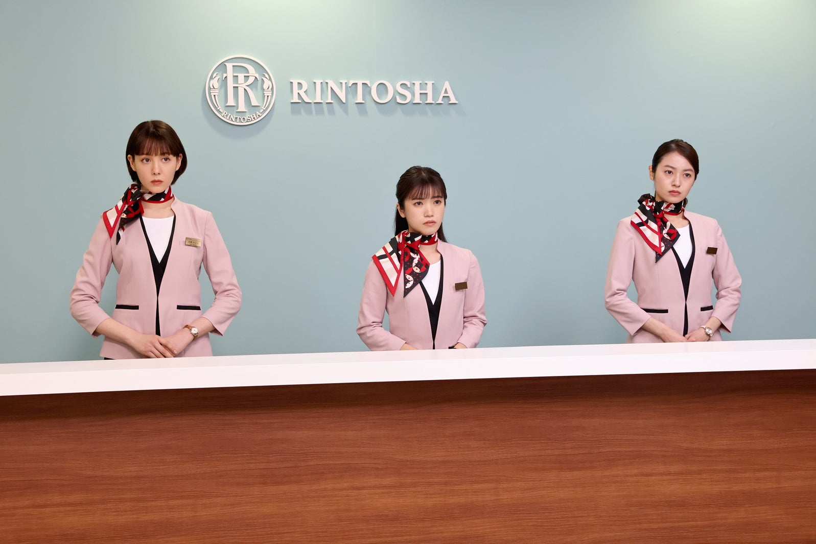 （左から）トリンドル玲奈、美山加恋、田辺桃子（C）NTV・J Storm