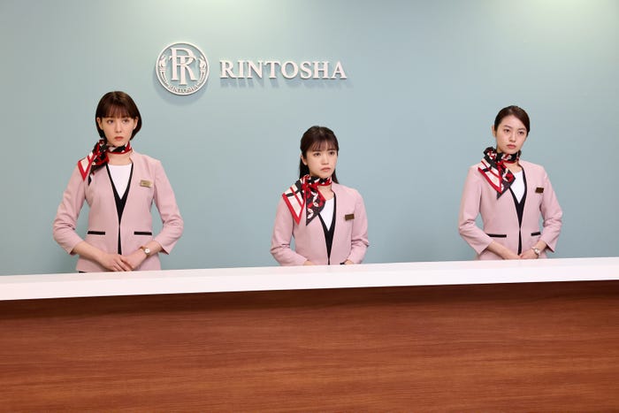 (左から)トリンドル玲奈、美山加恋、田辺桃子(C)NTV・J Storm