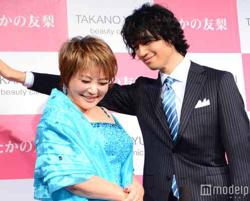 斎藤工、壁ドン・顎クイ・耳つぶ3連発 会場から歓声&ため息