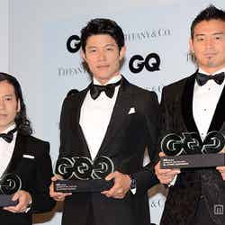 「GQ Men of the Year 2015」を受賞した（左から）又吉直樹、鈴木亮平、五郎丸歩【モデルプレス】