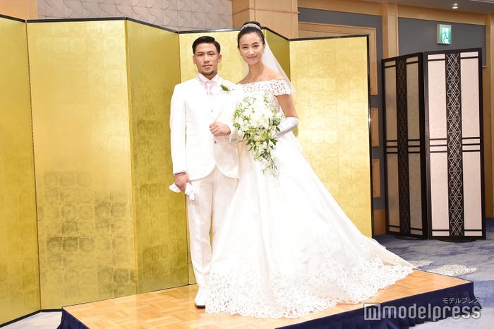 高橋ユウ、卜部弘嵩夫妻 (C)モデルプレス