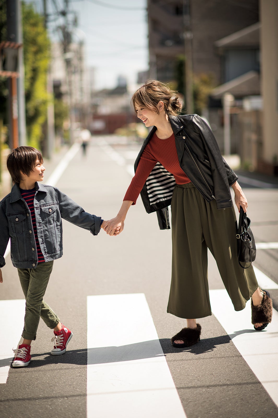 リブニットの“辛コーデ”（画像提供：セブン＆アイ出版）
