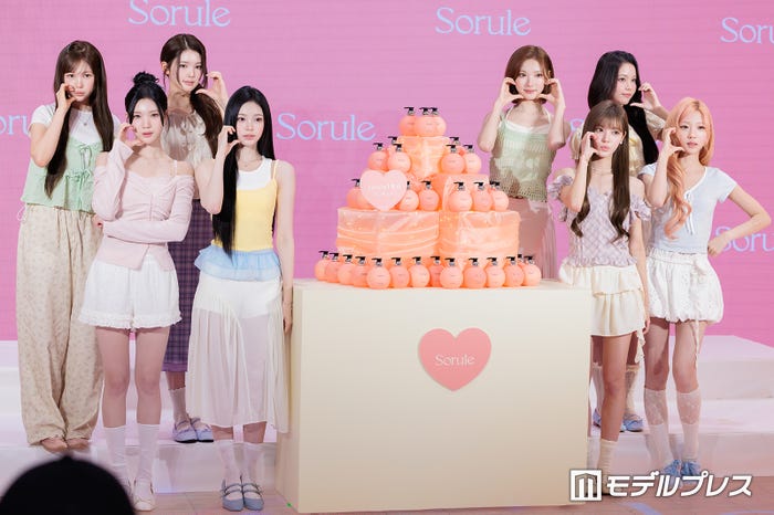 Hearts2Hearts/(後列左から)イェオン、エイナ、ジウ、カルメン(前列左から)ジュウン、イアン、ユハ、ステラ(C)モデルプレス