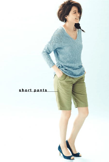 POLO-KNIT ¥8,500、PANTS ¥11,000、PUMPS ¥4,800、BAG ¥3,000、BRACELET ¥5,500(BANYARDSTORM)(C)TOPLOG