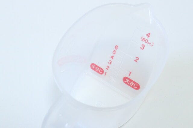 上から量れる耐熱計量カップ（60mL）　上から計量できる
