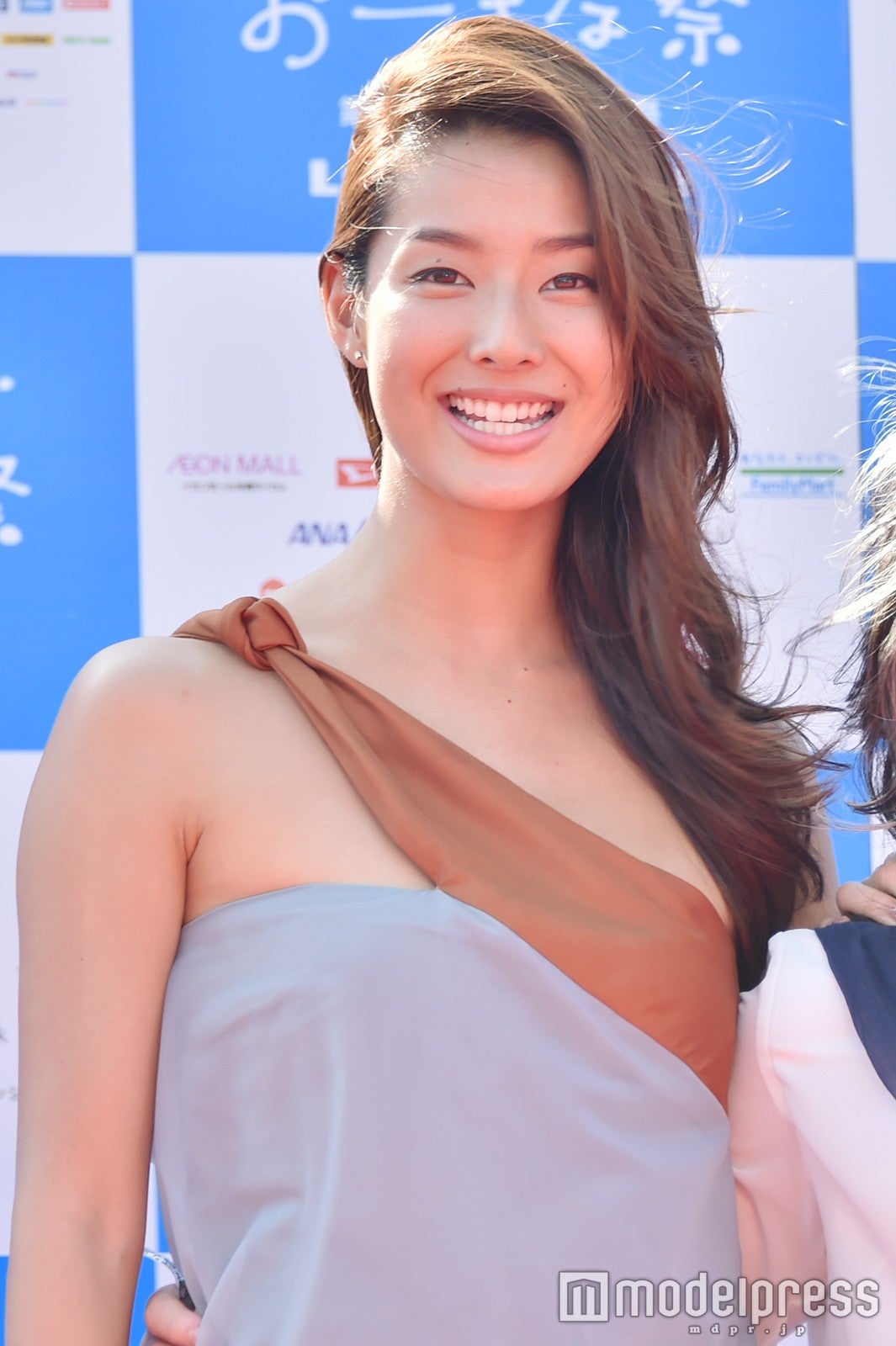 （C）モデルプレス