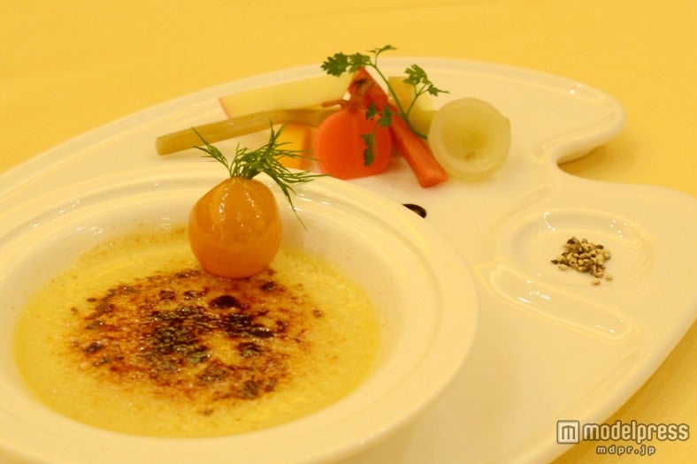 金柑とフォワグラのブリュレ　林檎と野菜のスウィートピクルス