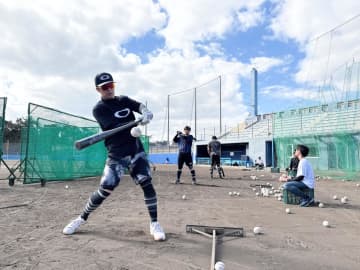 ロッテ 中村奨「競い合ってポジションをつかみ取りたい」昨季は腰の手術で出場20試合 再起へ「戦える体を一から作り直していく」