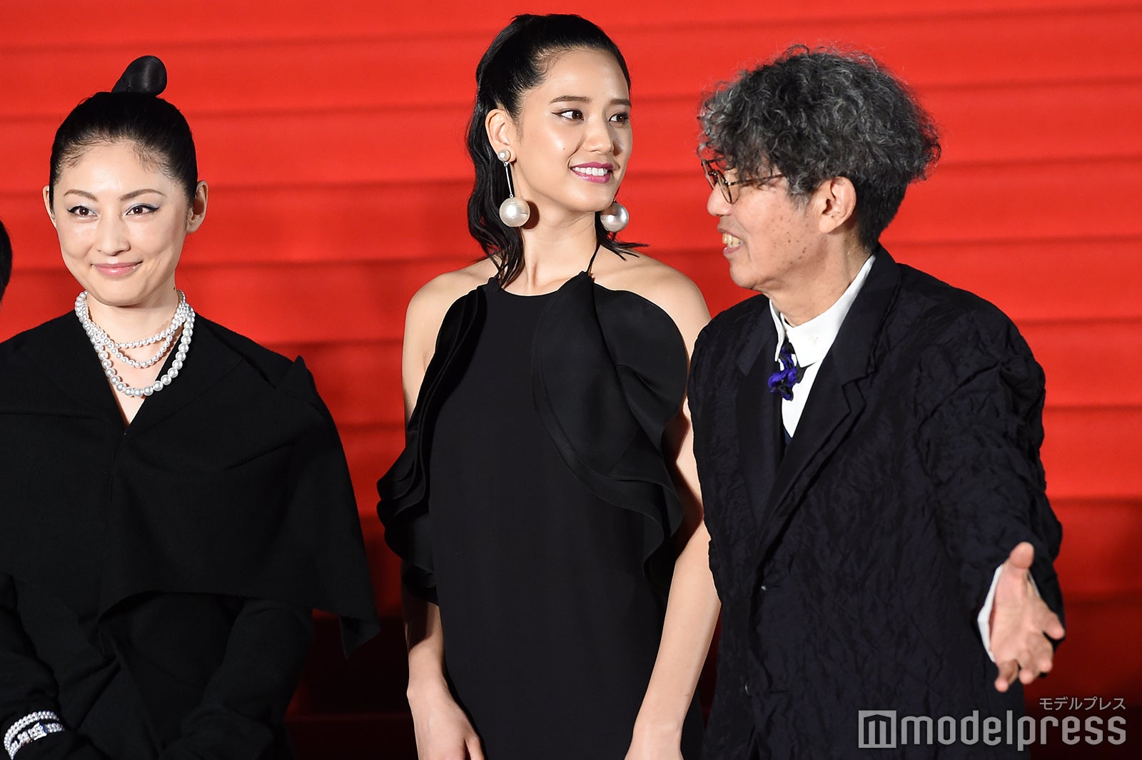 常盤貴子、山崎紘菜 （C）モデルプレス