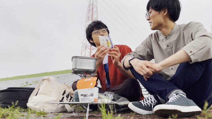 崎山蒼志、山﨑すがら/「チキンラーメン」CMより(提供写真)