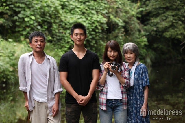 (左から)光石研、工藤阿須加、有村架純、吉行和子(C)2016「夏美のホタル」製作委員会