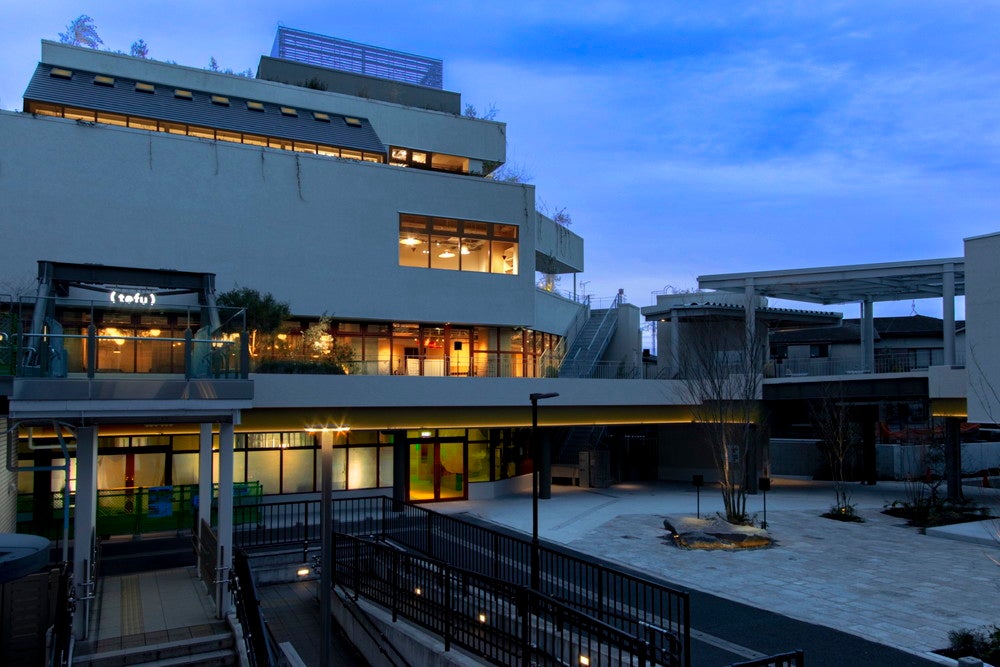 下北沢「（tefu） lounge（テフ ラウンジ）」日本初上陸コーヒーやカフェラウンジ、ミニシネマ集まる複合施設