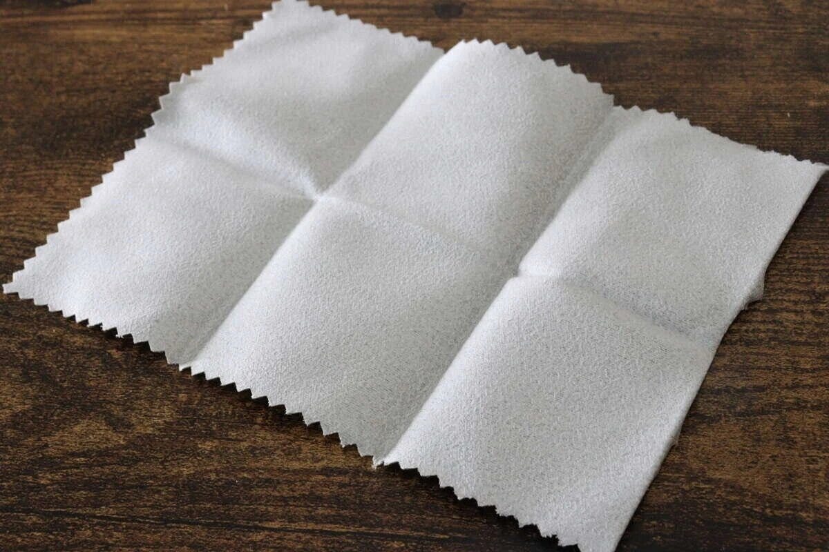 ダイソー　メガネ拭きクロス（くもり止め）