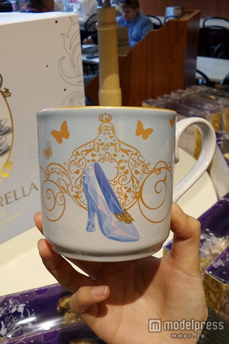 ディズニーストアには「シンデレラ」の関連グッズも登場