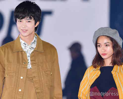 鈴木仁&安井レイ、秋のカップルコーデで2ショットランウェイ<GirlsAward 2018 A/W>