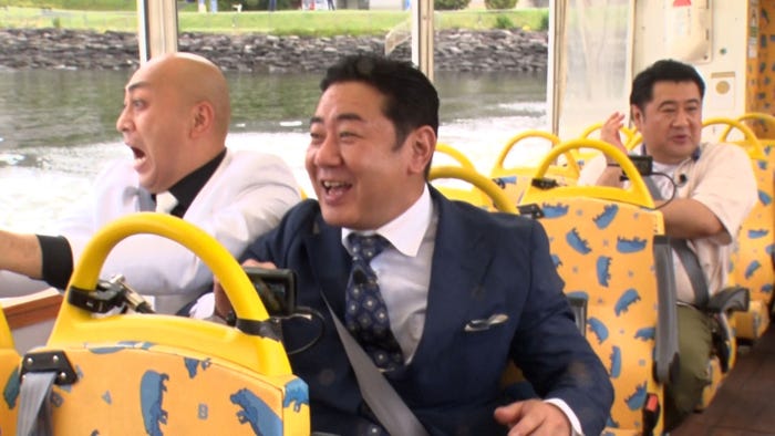 (左から)錦鯉(長谷川雅紀、渡辺隆)、小手伸也(C)日本テレビ