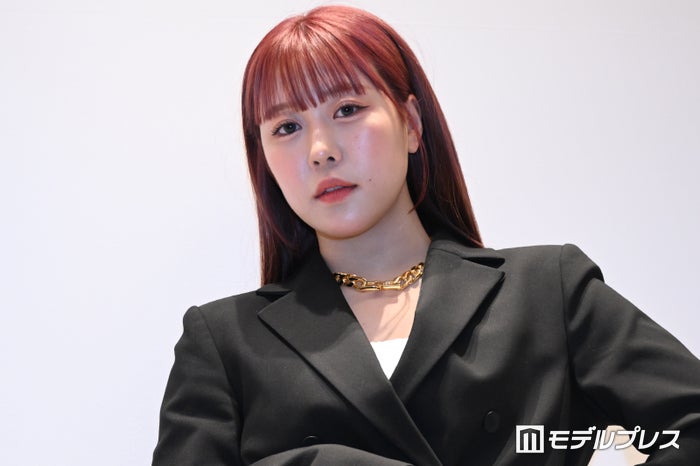 むくえな・えなぴ、差し色おしゃれなコーデで登場 春らしいピンクヘアがキュート＜CHARLES & KEITH 渋谷店OPENセレブレーションパーティー＞