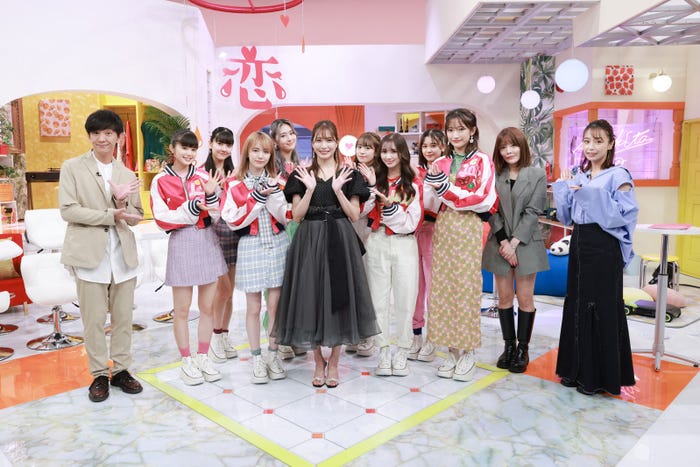 (左から)向井慧、Girls2、大島麻衣、妹尾ユウカ、宇垣美里(C)日本テレビ