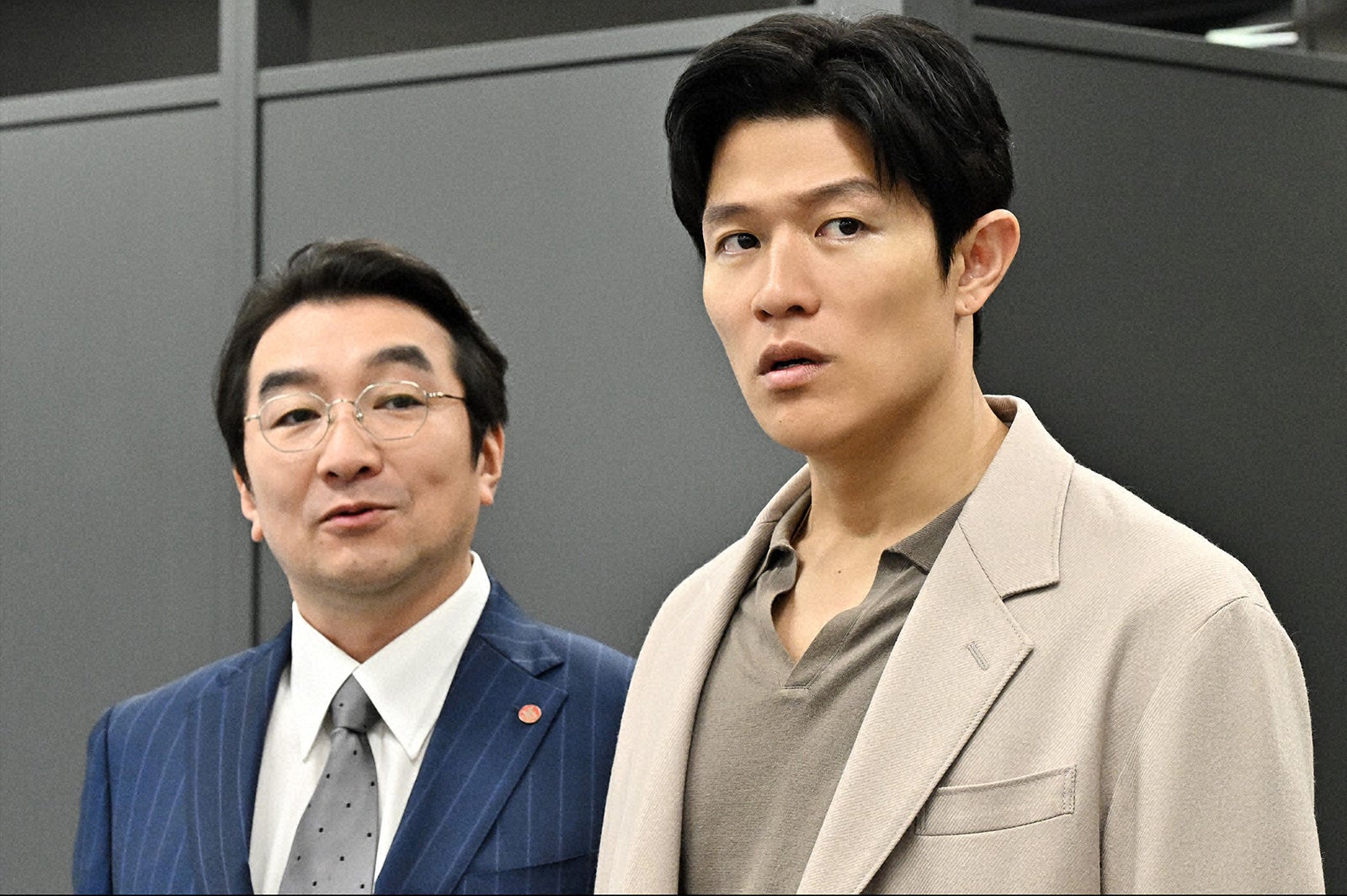 池田鉄洋、鈴木亮平「リブート」第1話（C）TBS