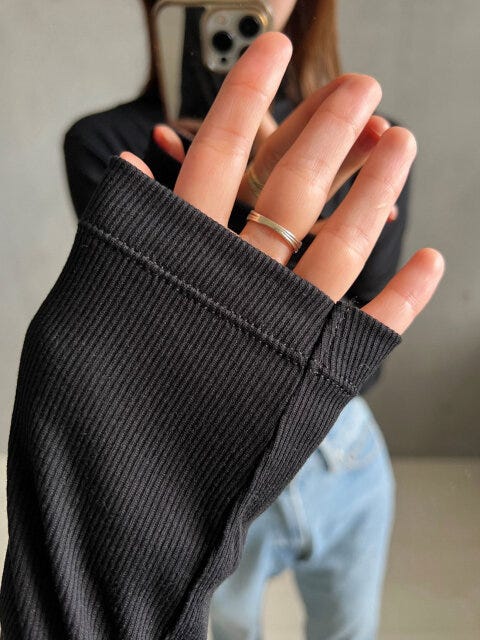 ユニクロ　シアージャージータートルネックT　透け感きにならない