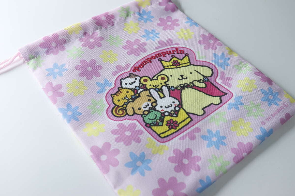 ポムポムプリンと仲間たちのイラストが描かれた巾着の全体 ポムポムプリンと仲間たちのイラストが描かれた巾着の全体