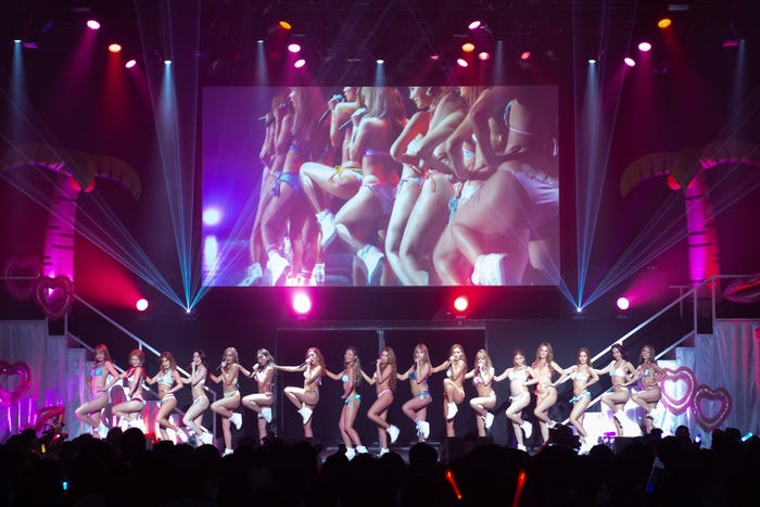 「CYBERJAPAN DANCERS BIKINI de LIVE !」の様子(提供画像)