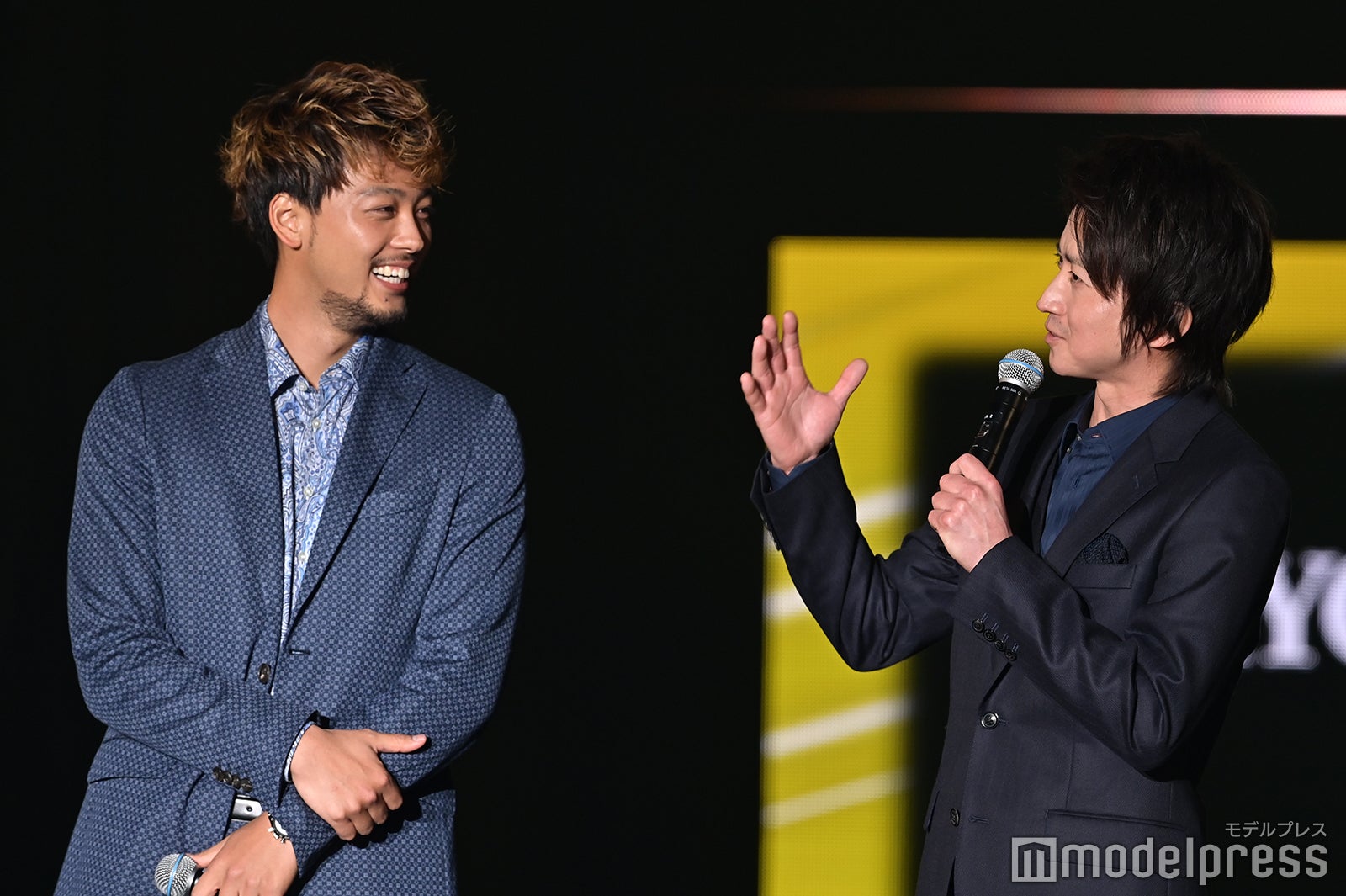 竹内涼真＆藤原竜也（C）モデルプレス