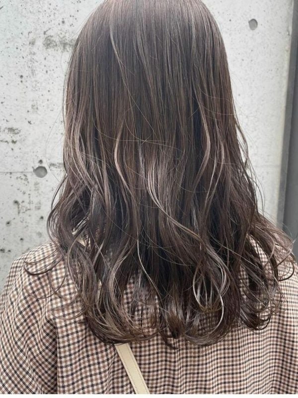 21夏の最新ヘアカラーで今どき女性に 明るめ 暗めまで大人の髪色カタログ モデルプレス