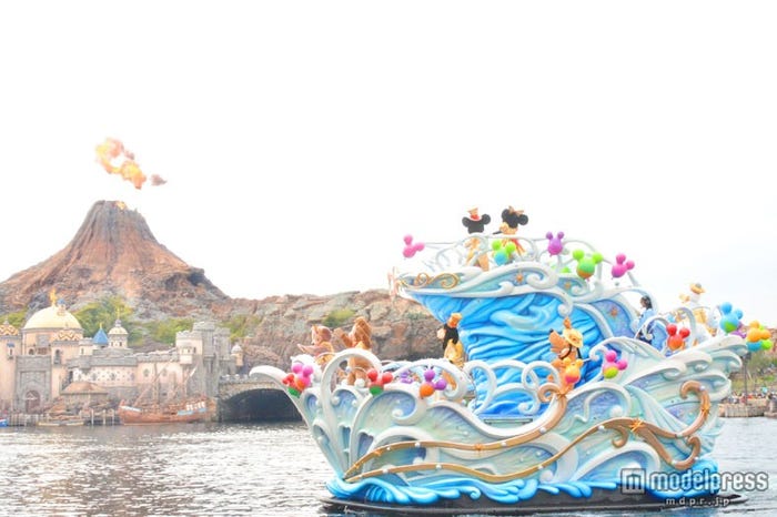 噴火するプロメテウス火山/ハピネスグリーティング・オン・ザ・シー