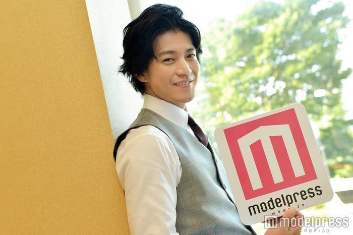 小栗旬(C)モデルプレス