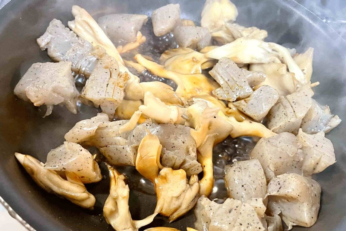 まいたけとこんにゃくの甘辛煮