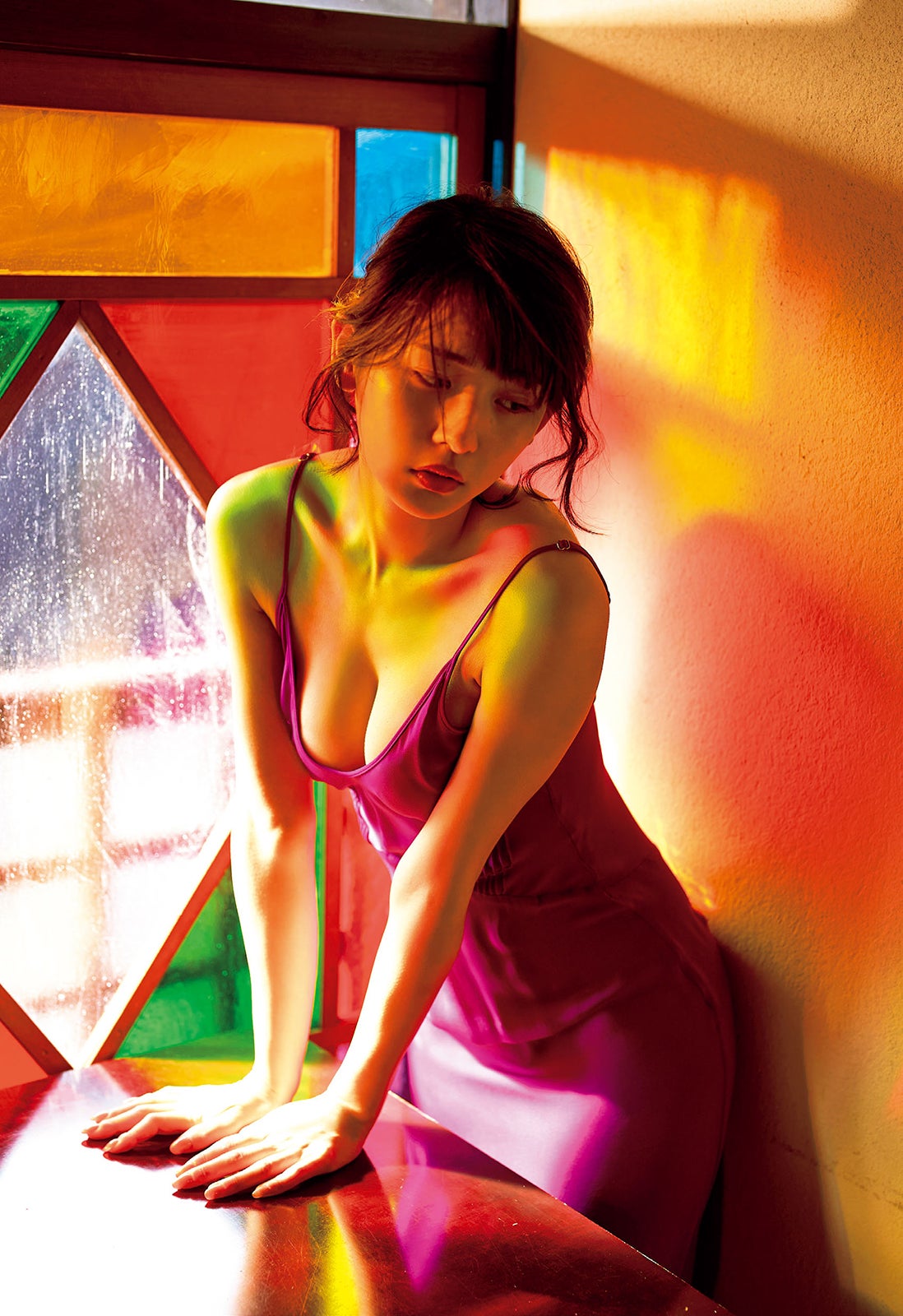 浅川梨奈、色気たっぷりSEXYな姿 最新写真集の未収録カット公開