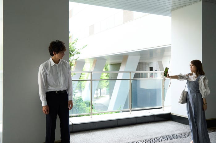 小関裕太、矢吹奈子「癒やしのお隣さんには秘密がある」第9話より(C)日本テレビ