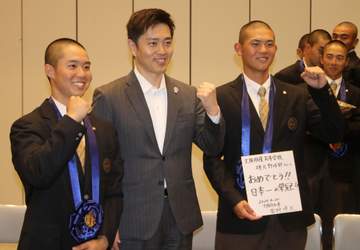 大阪桐蔭ナインが吉村知事を表敬訪問 「春夏連覇目指して」直筆色紙も贈呈