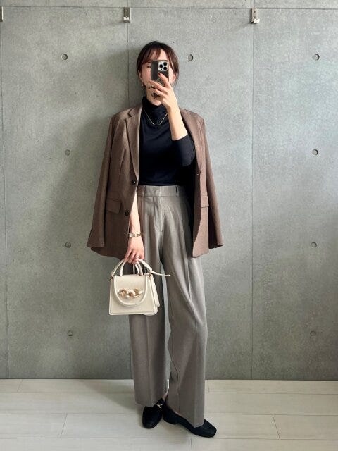 ユニクロ　ジャケット　コーデ　ブラウン