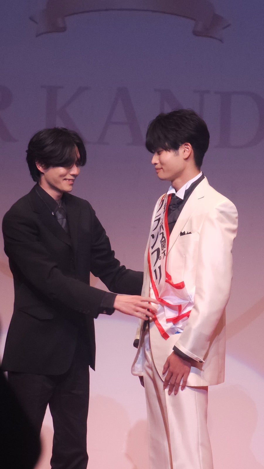 （右）小路煌太さん（提供写真）