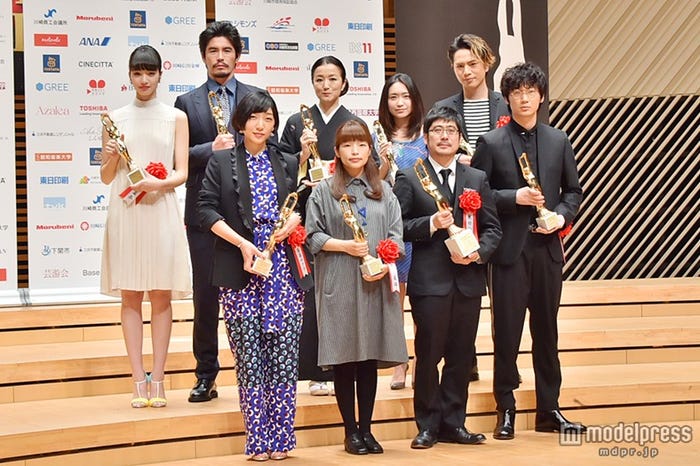 「第69回毎日映画コンクール」(前列左から)安藤サクラ、呉美保監督、熊切和嘉監督、綾野剛(後列左から)小松菜奈、伊藤英明、鈴木京香、池脇千鶴、登坂広臣