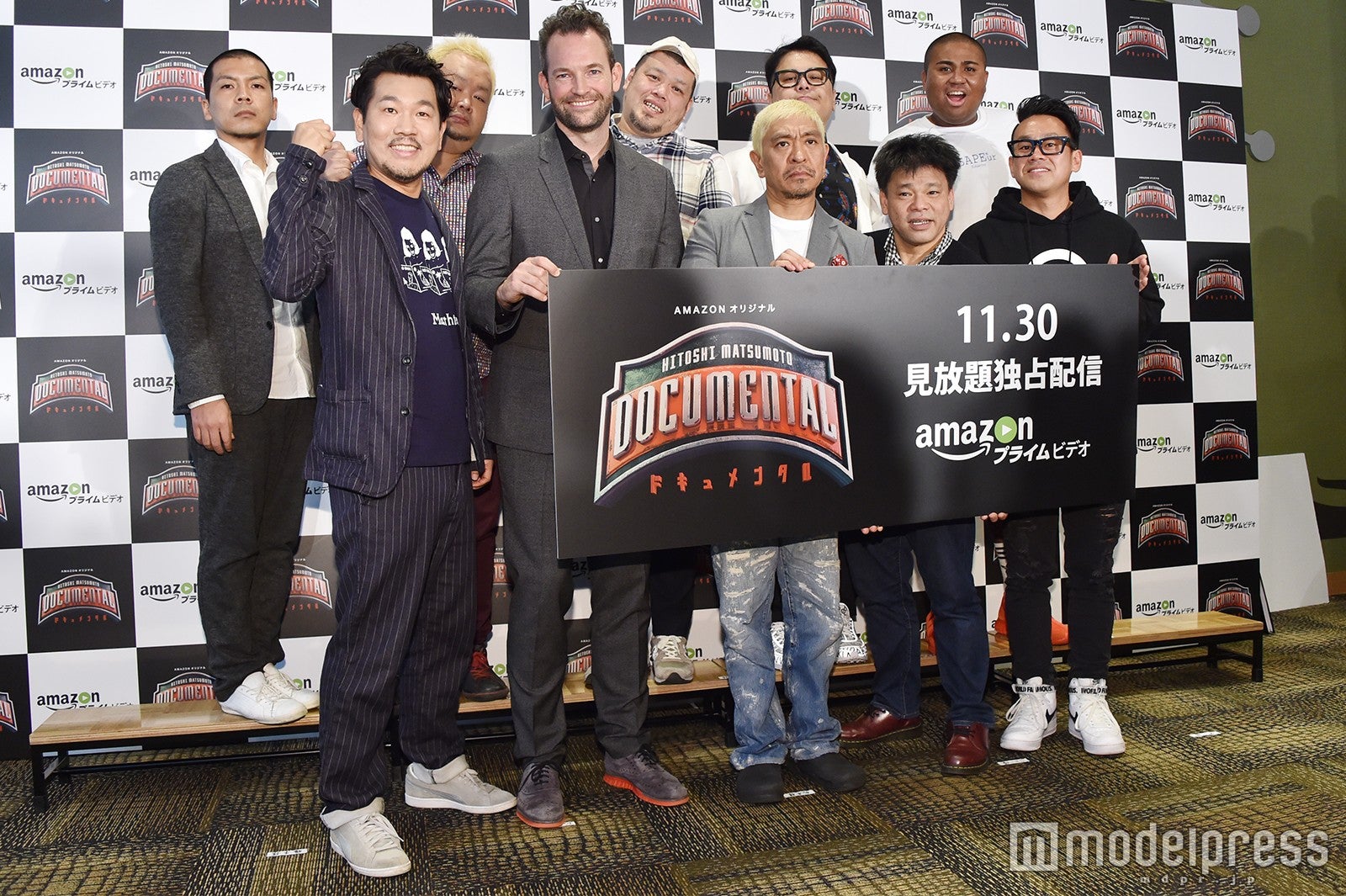 （前列左より）藤本敏史、ジェームズ・ファレル氏、松本人志、ジミー大西、宮川大輔（後列左より）川原克己、ハチミツ二郎、くっきー、久保田和靖、アントニー （C）モデルプレス