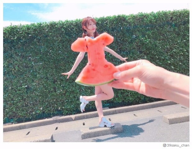 HKT48宮脇咲良も挑戦！「スイカドレス」がブームに　“インスタ映え写真”の新定番？
