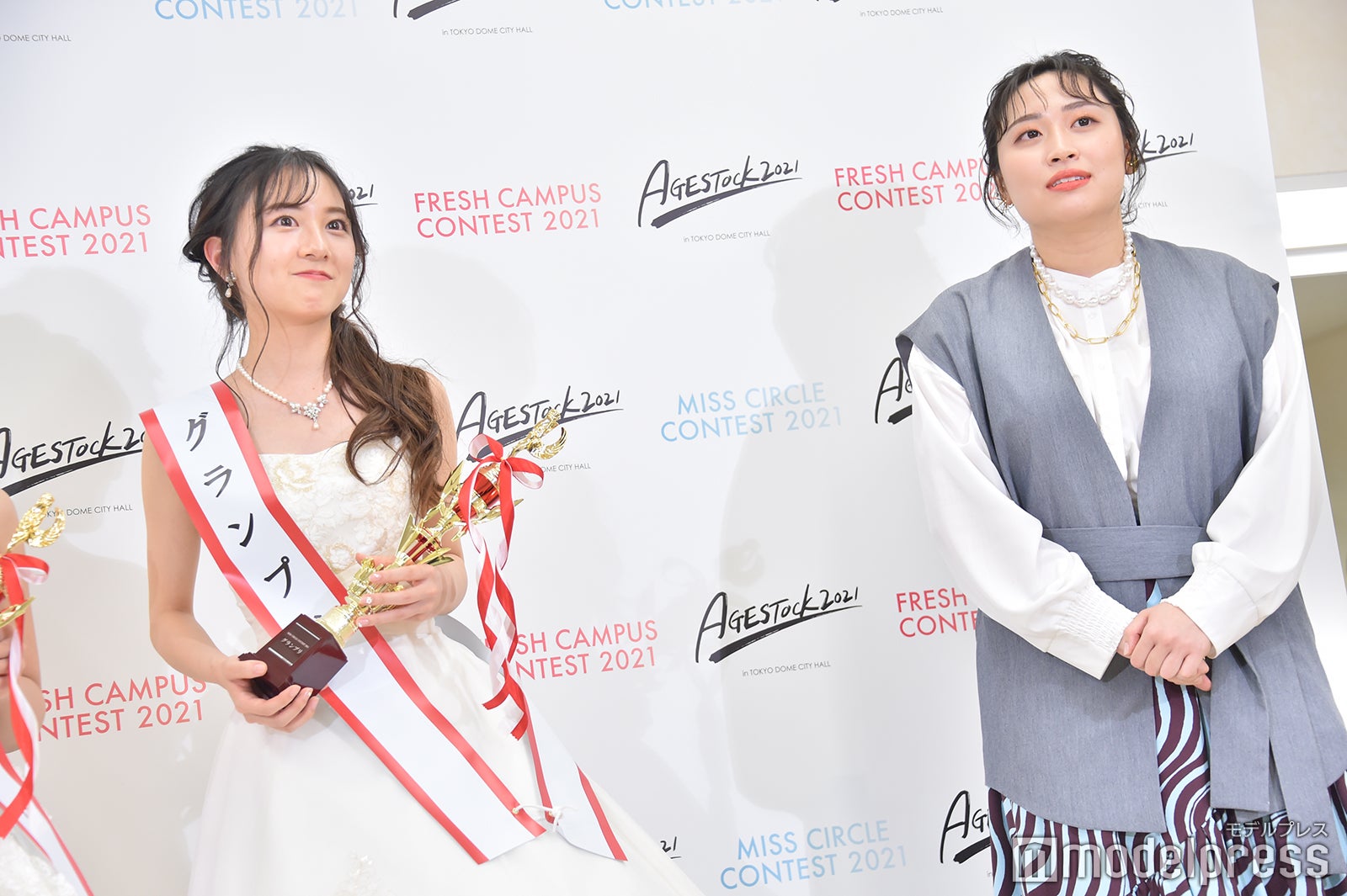 友恵温香さん、丸山礼（C）モデルプレス