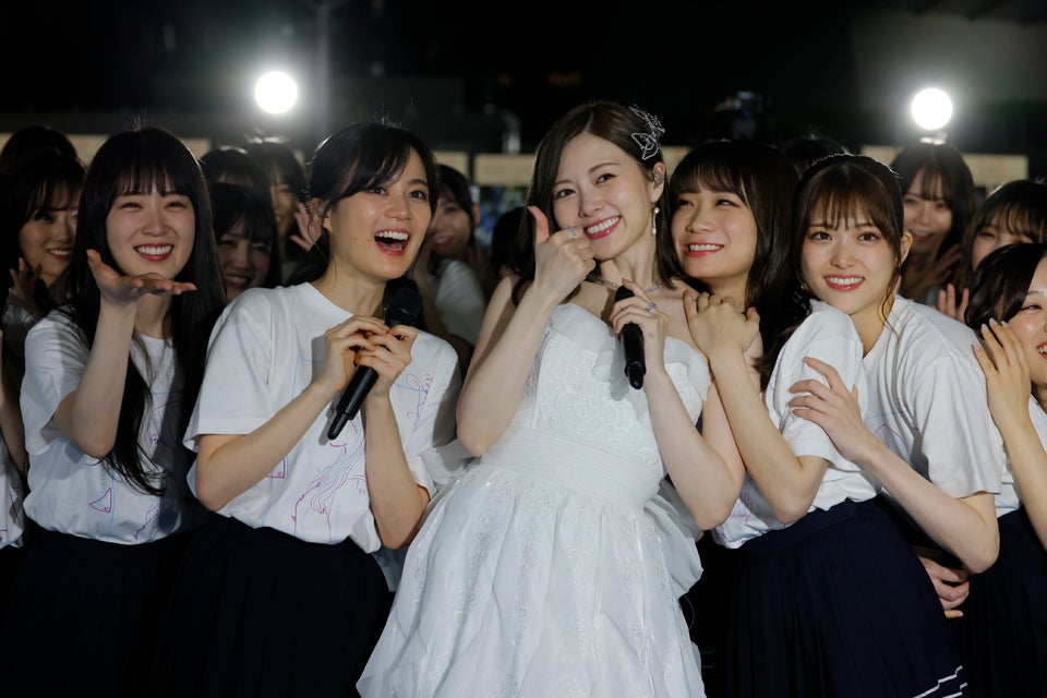 白石麻衣、涙で乃木坂46卒業 開演前にハプニングも笑顔で完走 - モデル