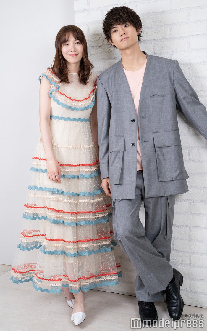 飯豊まりえ&佐野勇斗 (C)モデルプレス