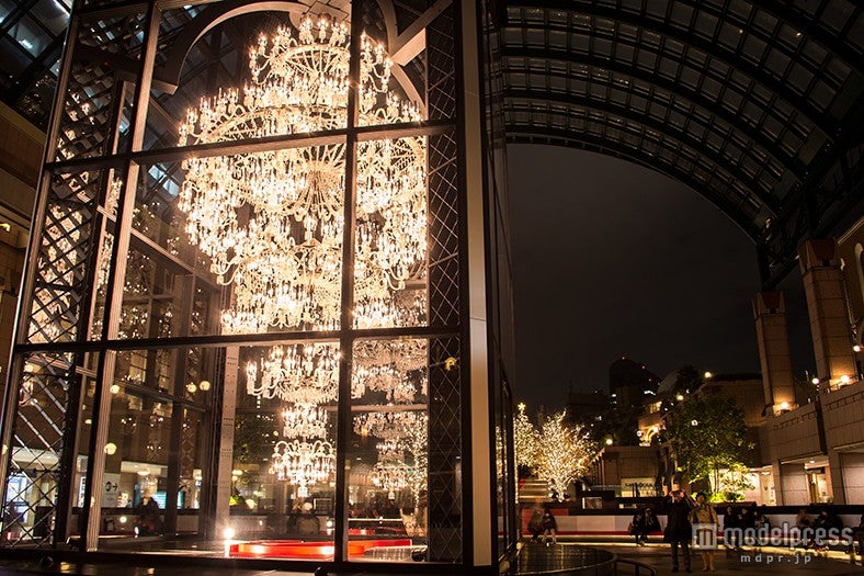 史上最大級のバカラシャンデリア