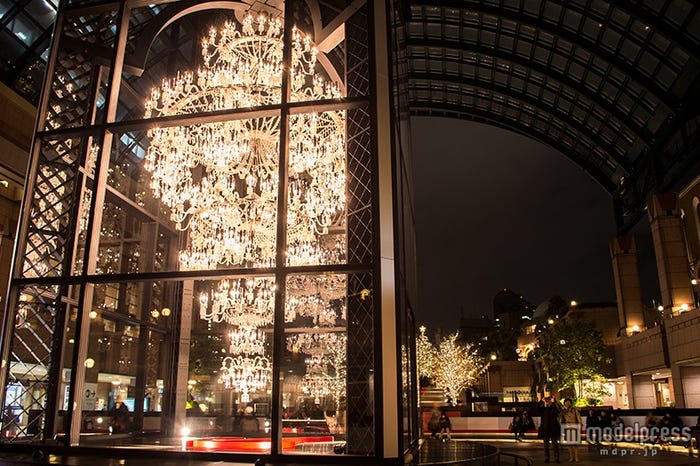 史上最大級のバカラシャンデリア