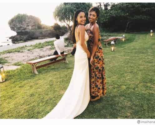 大橋リナが挙式「ビーチで誓いのキス」親友・今井華がドレス姿公開