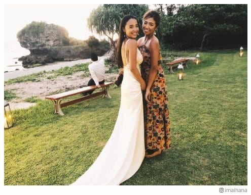 大橋リナが挙式 ビーチで誓いのキス 親友 今井華がドレス姿公開 モデルプレス 大橋リナが挙式 ビーチで誓いのキス 親友 今井華がドレス姿公開 モデルプレス